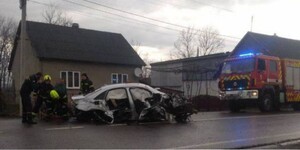 Водій влетів в бетонну опору: на Закарпатті сталася ДТП (ВІДЕО, ФОТО)