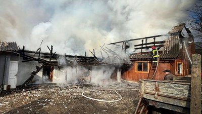 Під час пожежі у будівлі на Львівщині постраждав чоловік (ФОТО)