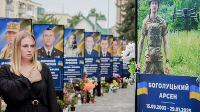 Двох захисників зі Золочівщини посмертно відзначили державними нагородами