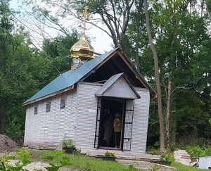 "Готові самостійно спалити": львів'яни не можуть добитися виконання рішення виконкому з демонтажу самобуду