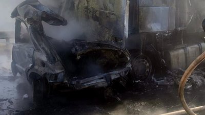 Внаслідок смертельної ДТП з вантажівкою на Черкащині, легковик вигорів вщент (ФОТО)