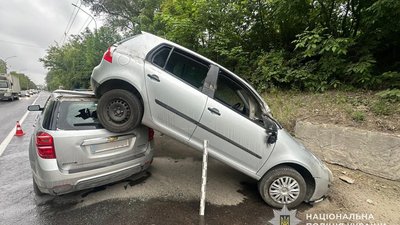 У Тернополі водійка врізалася у попутний транспортний засіб