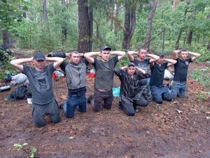 На Київщині у лісі затримали ворожу диверсійно-розвідувальну групу  (ФОТО)