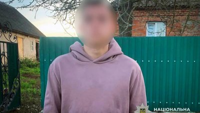 На Хмельниччині молодик підмінив телефон на пошті та здав його у ломбард