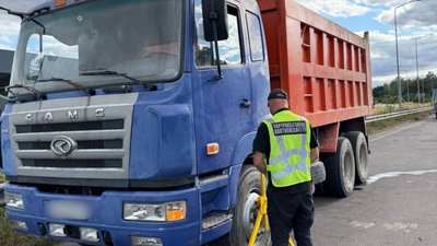 На Львівщині перевізника оштрафували на 51 000 грн за перевантаження самоскида