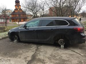 Прохання допомогти знайти крадіїв автомобільних коліс на Львівщині!(ФОТО)