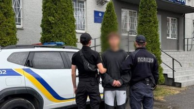 На Закарпатті юнак вирвав із рук жінки сумку
