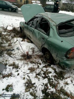 На Львівщині п'яний водій розтрощив своє авто (ФОТО)