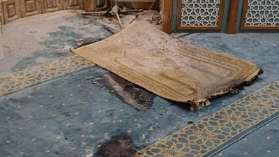 У Львові невідома особа закинула до приміщення мечеті дві пляшки із запалювальною сумішшю