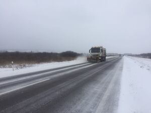 На автомобільних дорогах Львівщини — ожеледиця, І рівень небезпечності