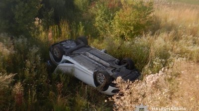 На Львівщині у ДТП перекинувся автомобіль