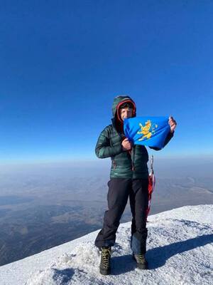 Прапор Львова підняли на горі Арарат (фото)