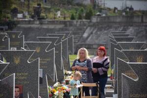 На Личаківському цвинтарі вшанували пам'ять полковника Веливка Владислава, який три роки тому загинув під час обстрілів "Градами"  (фото)