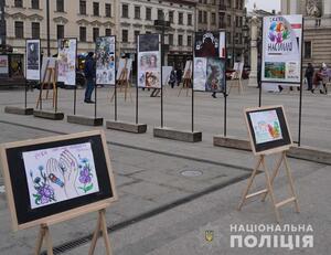 «Річ у тім…», — у Львові відбулась виставка-експозиція, присвячена проблемі домашнього насильства (фото)