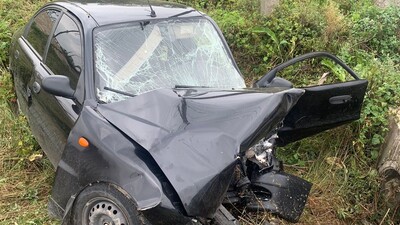 На Львівщині водій легковика злетів з дороги та в'їхав у бетонний міст (ФОТО)