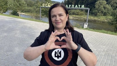 Президент нагородив маму загиблого Героя волонтерку Наталію Паленичку відзнакою «Золоте серце»