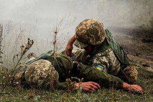 На Сході, внаслідок ворожих обстрілів, поранений український воїн