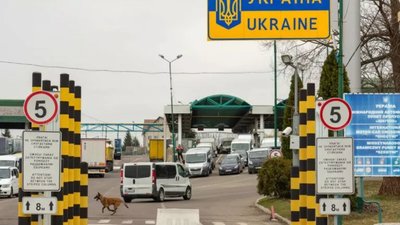 Прикордонники фіксують накопичення транспорту на в'їзд в Україну