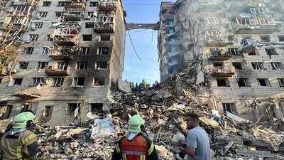 Ракета пробила всі дев’ять поверхів: Клименко розповів про атаку по житловому будинку в Києві