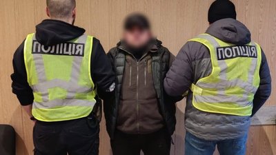 У Києві іноземець танцював на меморіалі загиблим захисникам