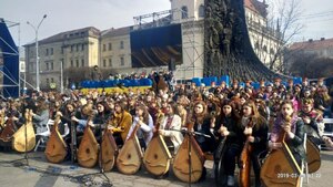 У Львові до дня народження Шевченка встановлюють національний рекорд (наживо)