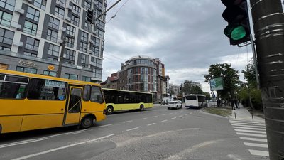 У Львові запрацював новий світлофорний об'єкт, який встановили на перехресті вулиць Зелена – Зубрівська (ФОТО)