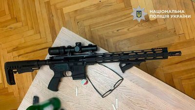 У Києві пʼяний чоловік влаштував стрілянину з вікна
