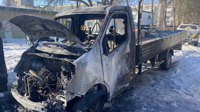 В обласному центрі на заході України затримали юнака за підпали припаркованих на вулиці автомобілів