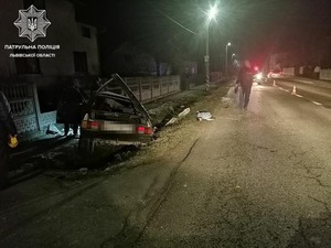 На Львівщині п’яний водій протаранив огорожу (фото)