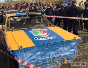 З’явилося відео з автоперегонів у Кривому Розі, де автомобіль протаранив натовп глядачів (ВІДЕО)