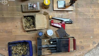 На Львівщині викрили нелегальну доставку саморобних боєприпасів поштою