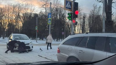 На Львівщині невідомий вʼїхав у світлофор на який було витрачено з міського бюджету півтора мільйона гривень (ФОТО)