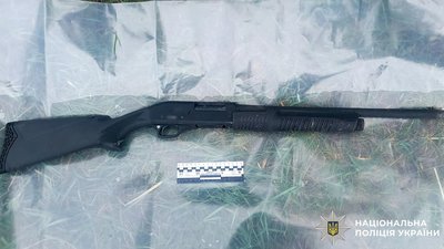На Рівненщині чоловік влаштував стрілянину в кафе