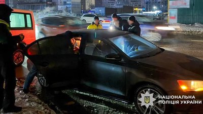 У Києві затримали організатора схеми виїзду чоловіків за кордон під виглядом футболістів