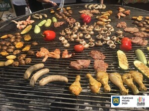 У подвір’ї Палацу Мистецтв проводять Barbecue Fest