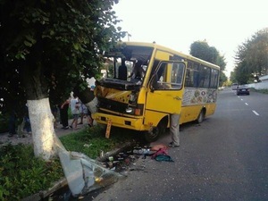 Правоохоронці розповіли про ДТП за участі маршрутки в якій перебувало 15 пасажирів