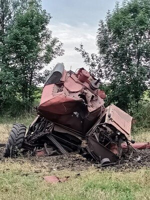 На Сумщині комбайн підірвався на міні (фото)