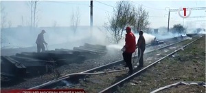 На Закарпатті, через паліїв сухої трави, горіла залізниця (ВІДЕО)