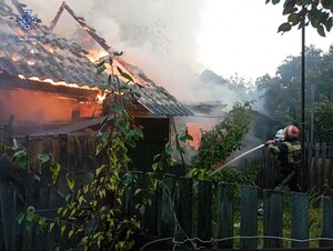 Внаслідок удару блискавки, загорілося кілька будинків на Київщині (ФОТО)