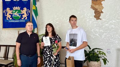 Двох захисників із Самбірщини посмертно нагородили державними відзнаками