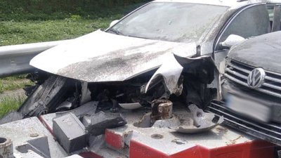На Львівщині з вантажівки випала бетонна плита, у ДТП є травмовані