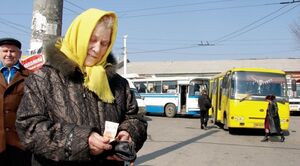 Пенсіонери і надалі їздять у міському громадському транспорті безкоштовно, змін в оплаті за проїзд не відбулося