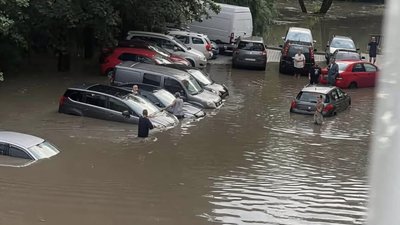 У Тернополі через потужну зливу вулиці опинилися під водою (ВІДЕО)
