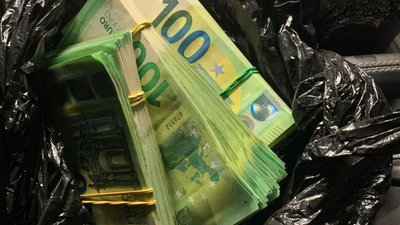 На кордоні у водія JEEP знайшли 11 600 незадекларованих євро