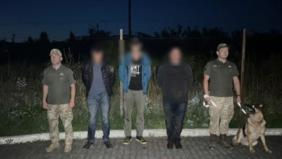 Прикордонники затримали трьох чоловіків, які намагалися втекти до Словаччини