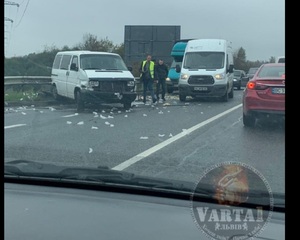 На об’їзній Львова водій не впорався з керуванням (фото)