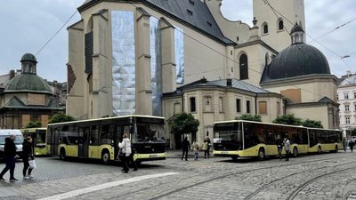 Відтепер Львів компенсуватиме з бюджету витрати на транспортний супровід поховань захисників