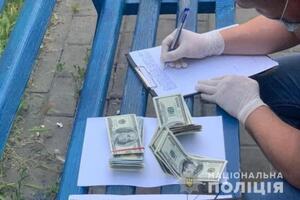 В Україні викрили збут підроблених доларів США в особливо великих розмірах (ФОТО)