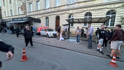 У ДТП у Львові молода дівчина отримала відкриті переломи обох ніг