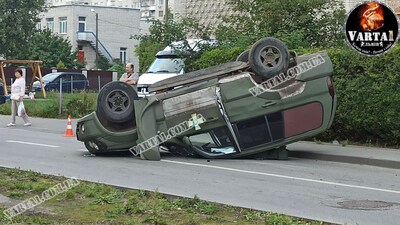 У Львові перекинувся автомобіль (ФОТО)